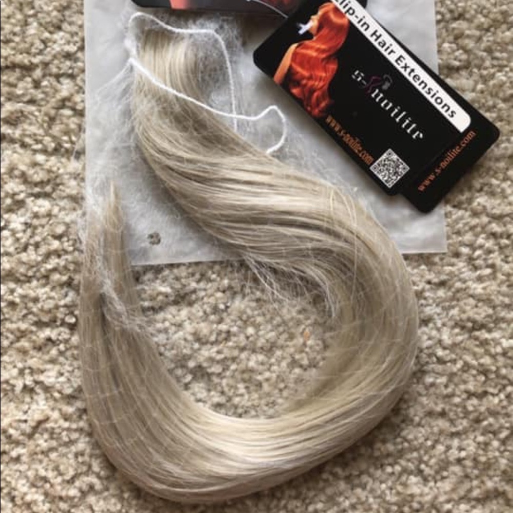 “Halo” hair extensions